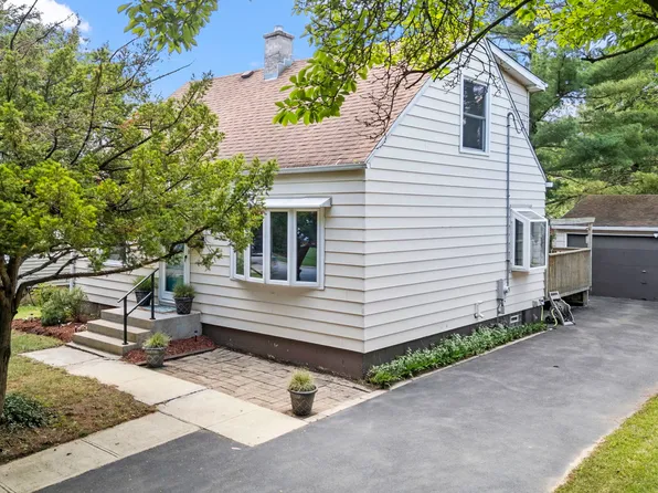 512 Fremont St, West Chicago, IL 60185