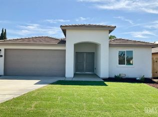 613 Poinsettia St, Bakersfield, CA 93307