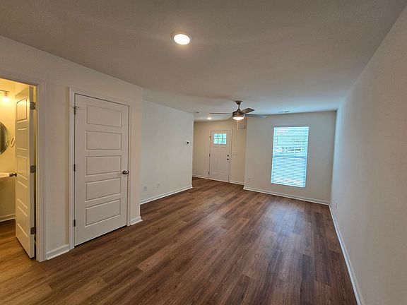 5th image of 404 Beech St #101