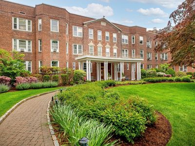 101 Old Mamaroneck Road #1B1, White Plains, NY, 10605