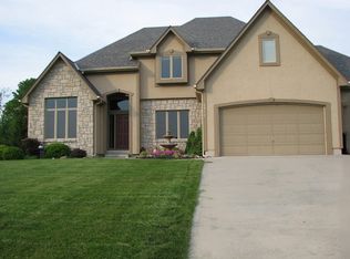 9712 Jacob Ln, Lees Summit, MO 64086