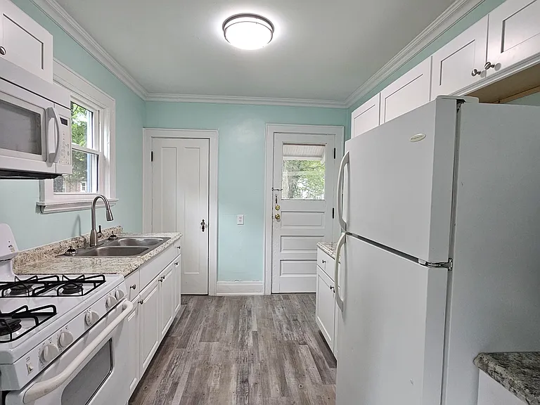 1232 Laidlaw Ave #1 — Photo 8