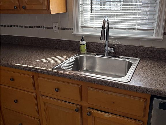 3rd image of 107 Sterling Avenue