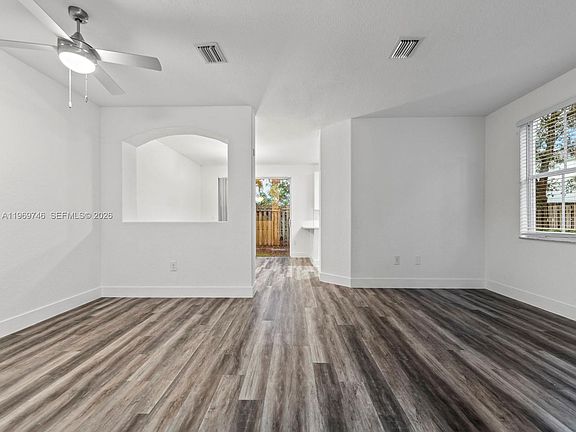 4th image of 1399 SE 26th Ave