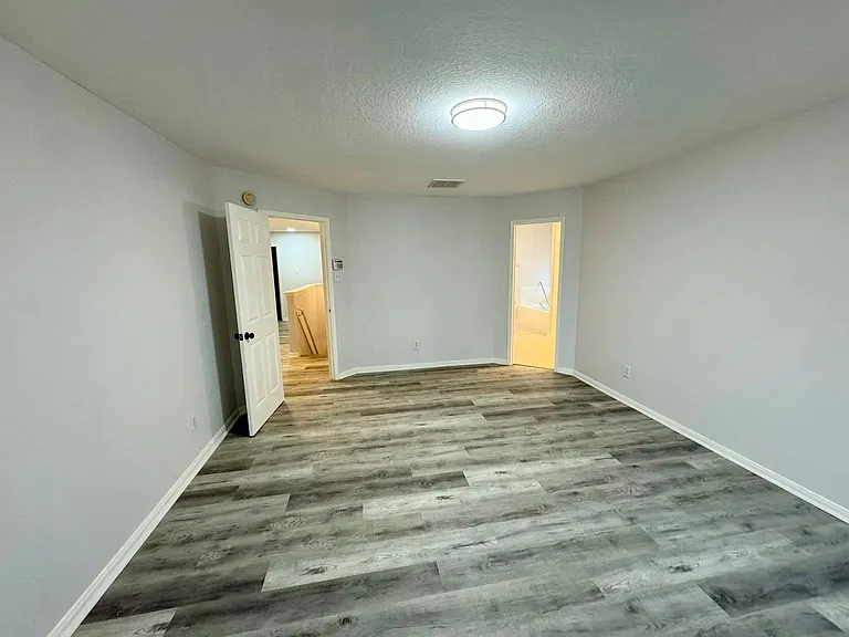 1910 Plum Falls Ln — Photo 21