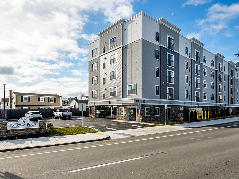 450 American Legion Hwy #304 — Photo 23