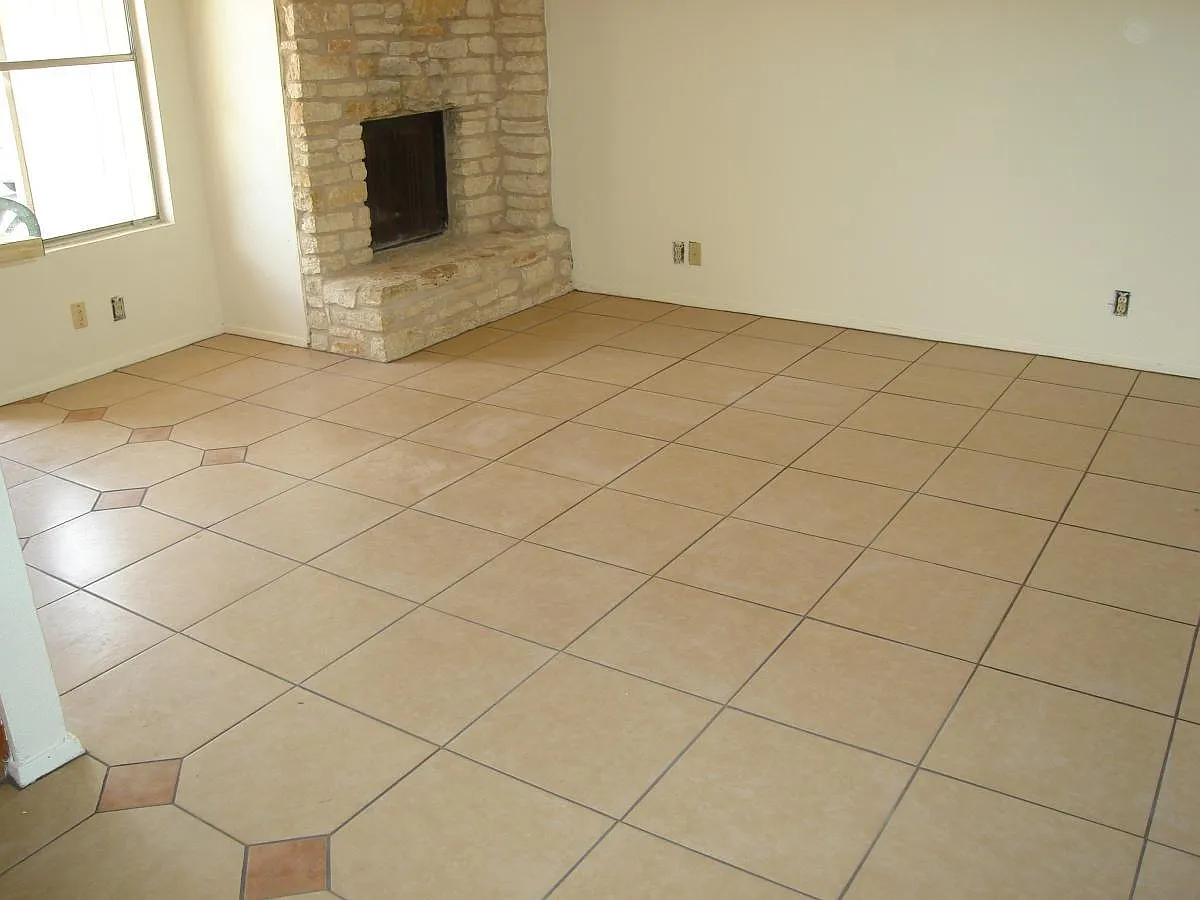 2 bed, 810 sqft, $1,025 — Photo 2