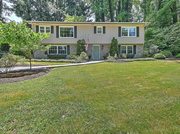 205 Peachtree Cir, Bristol, VA 24201