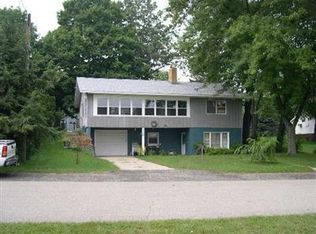 70034 Kenmore Dr, Edwardsburg, MI 49112