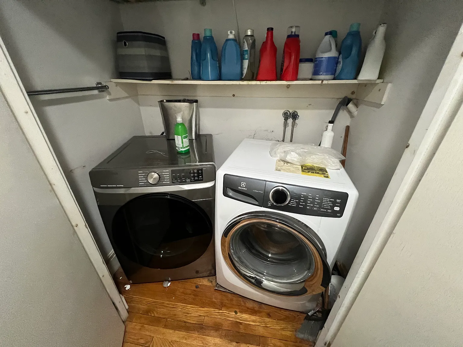 2 bed, 890 sqft, $4,100 — Photo 2