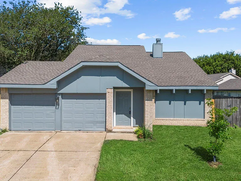 2210 Trail West St — Photo 1