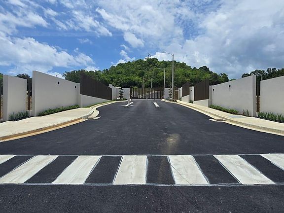 5th image of Km 2.1 Carr 413 Tres Palmas Rincon