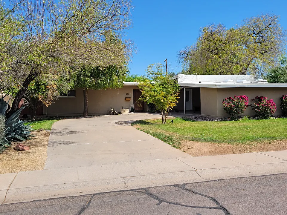 2107 S Ventura Dr