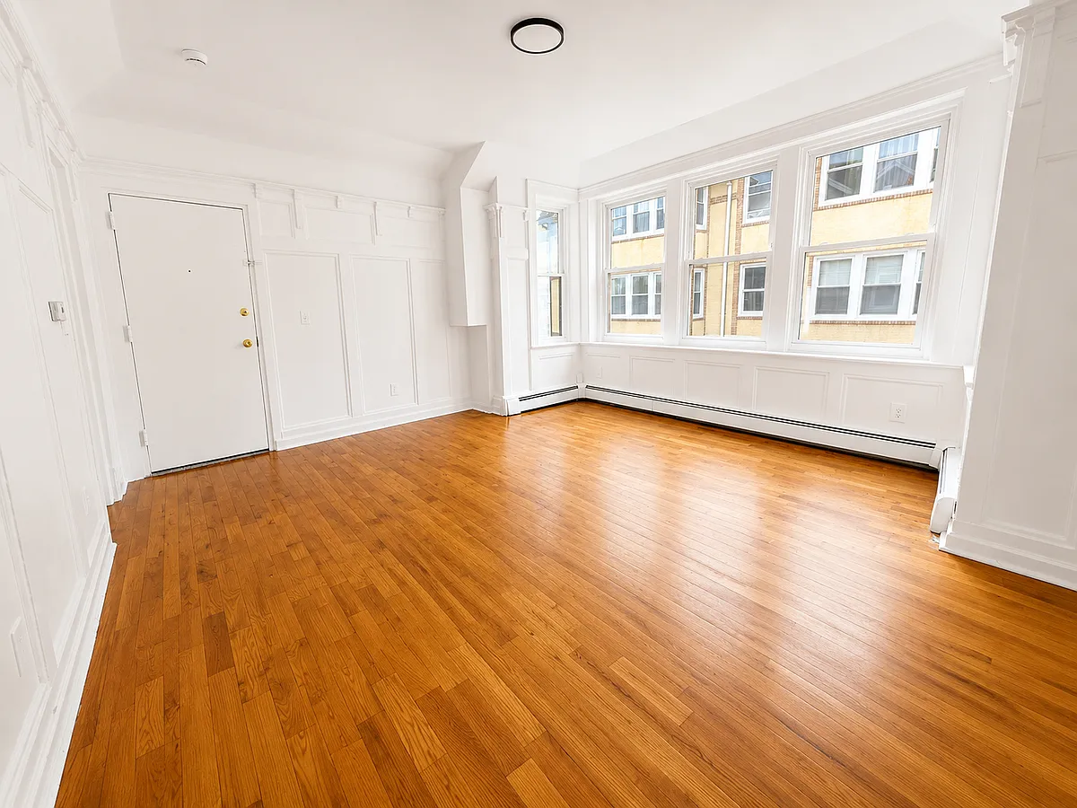 Building Photo - 641 Central Ave #2L