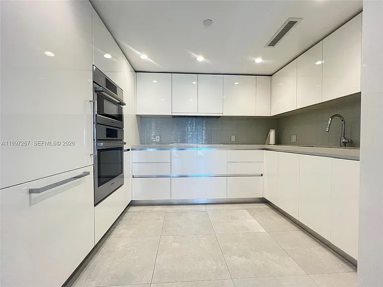 7832 Collins Ave #304 — Photo 6
