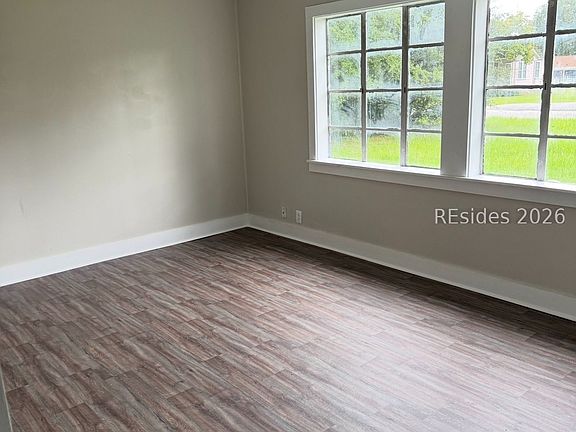 3rd image of 402 Ellis Street