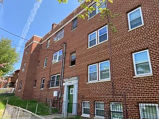 811 Barnaby St SE #204 — Photo 12