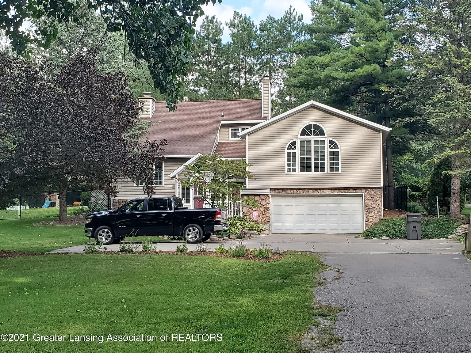 930 Harrison Ct photo 1
