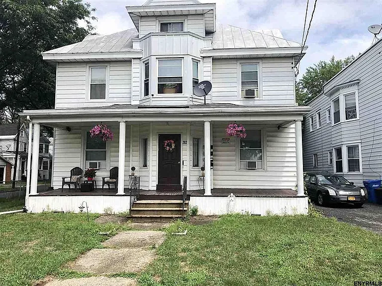 282 Manning Blvd — Photo 1