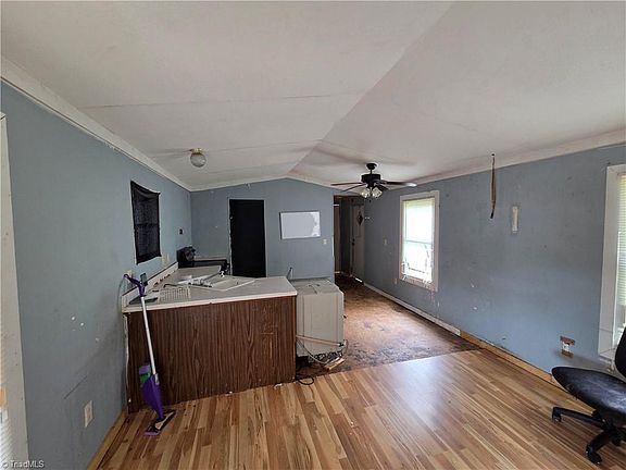 3rd image of 114 Red Kirby Rd