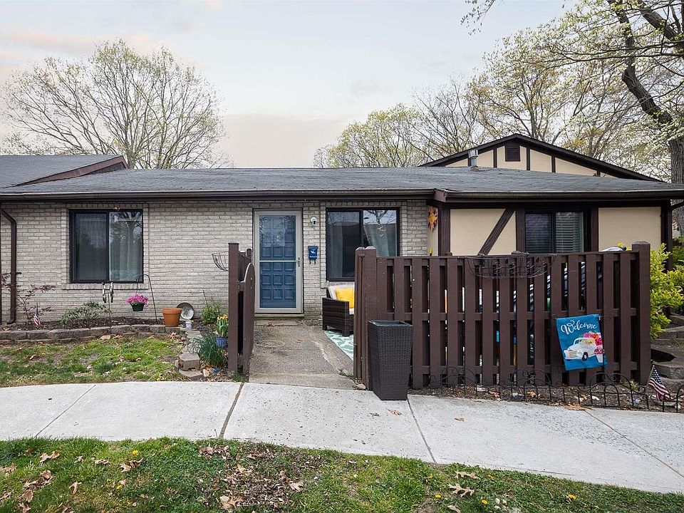 1st image of 1 Birchwood Drive #1