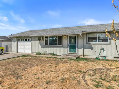 179 N De Anjou Ave, Eagle Point, OR, 97524