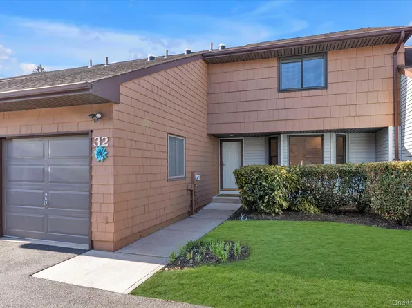 32 Ashley Circle, Commack, NY 11725