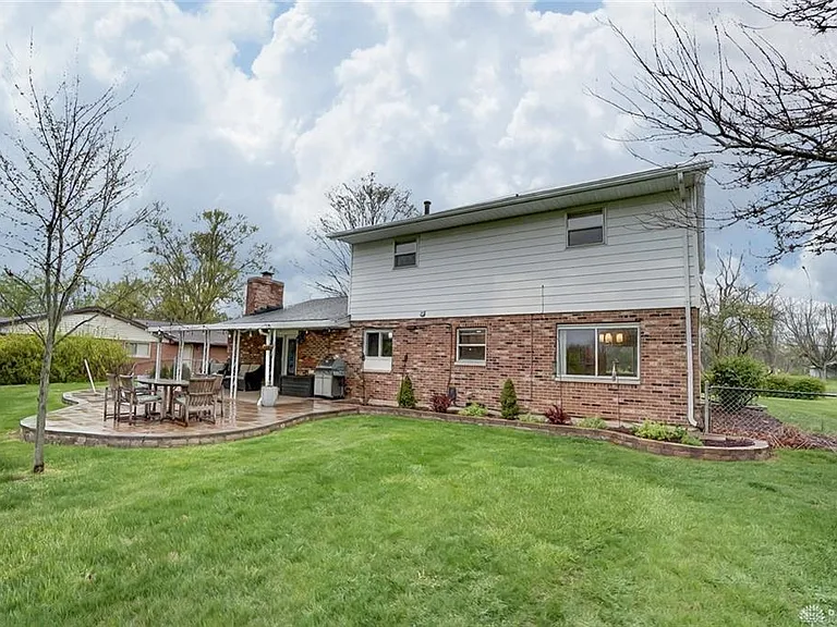 2108 N Fairfield Rd — Photo 29