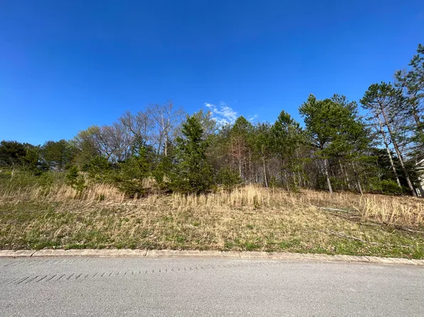 1036 Trojan Run Dr, Soddy Daisy, TN 37379