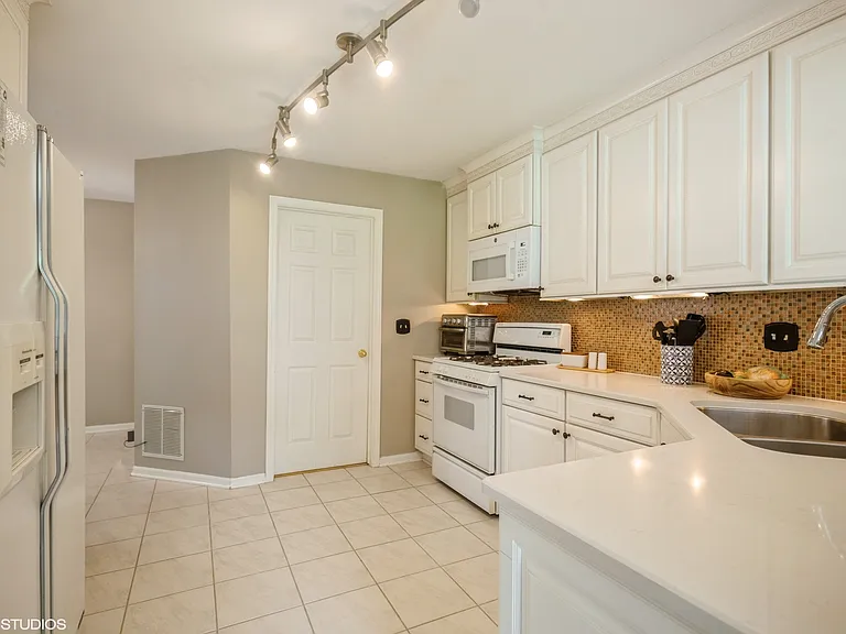 707 Clover Hill Ct — Photo 7