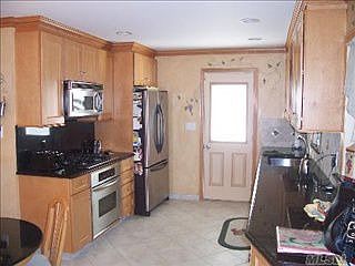 2nd image of 25 1st Ave