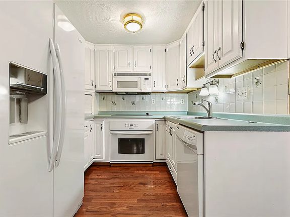 4th image of 806 Countryside Dr