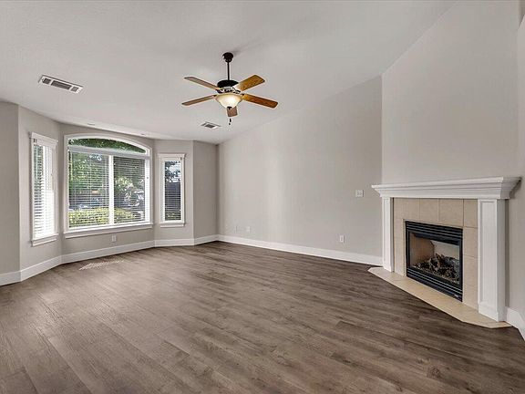 3rd image of 1430 Crosspoint Way