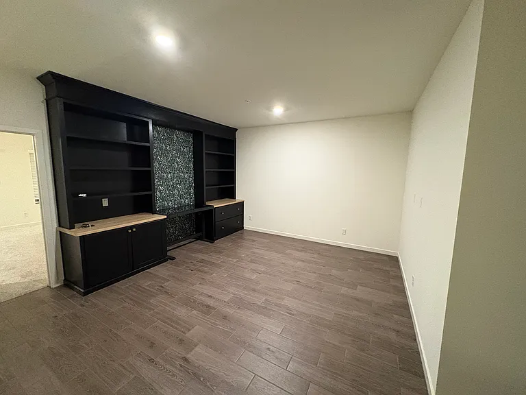 2264 W Laurie Ln — Photo 8