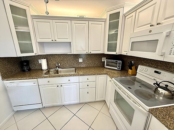 4th image of 3087 Oakridge U