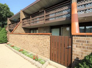 1104 Kenneth Cir, Elgin, IL 60120