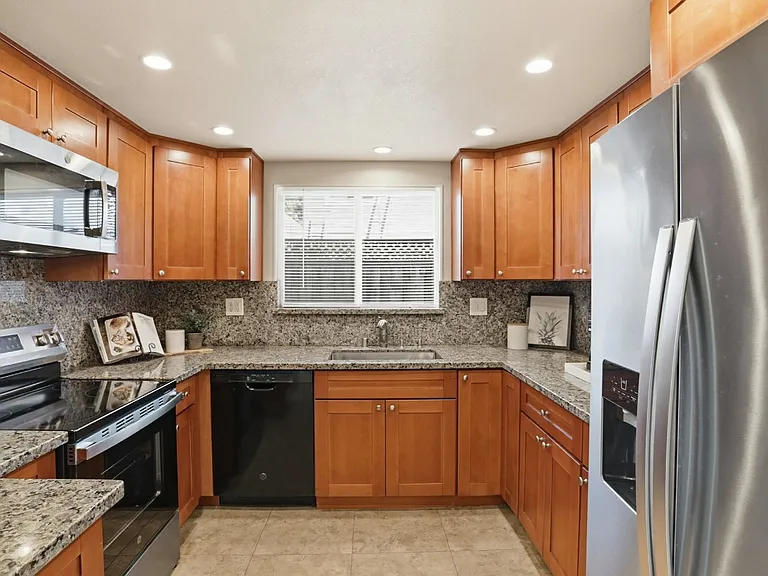 540 Groth Pl — Photo 9