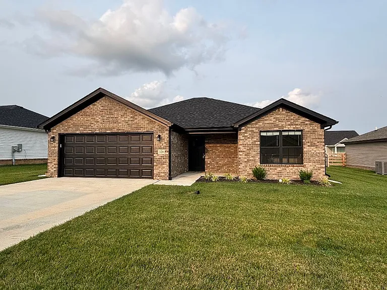 320 Whitley Ln — Photo 1