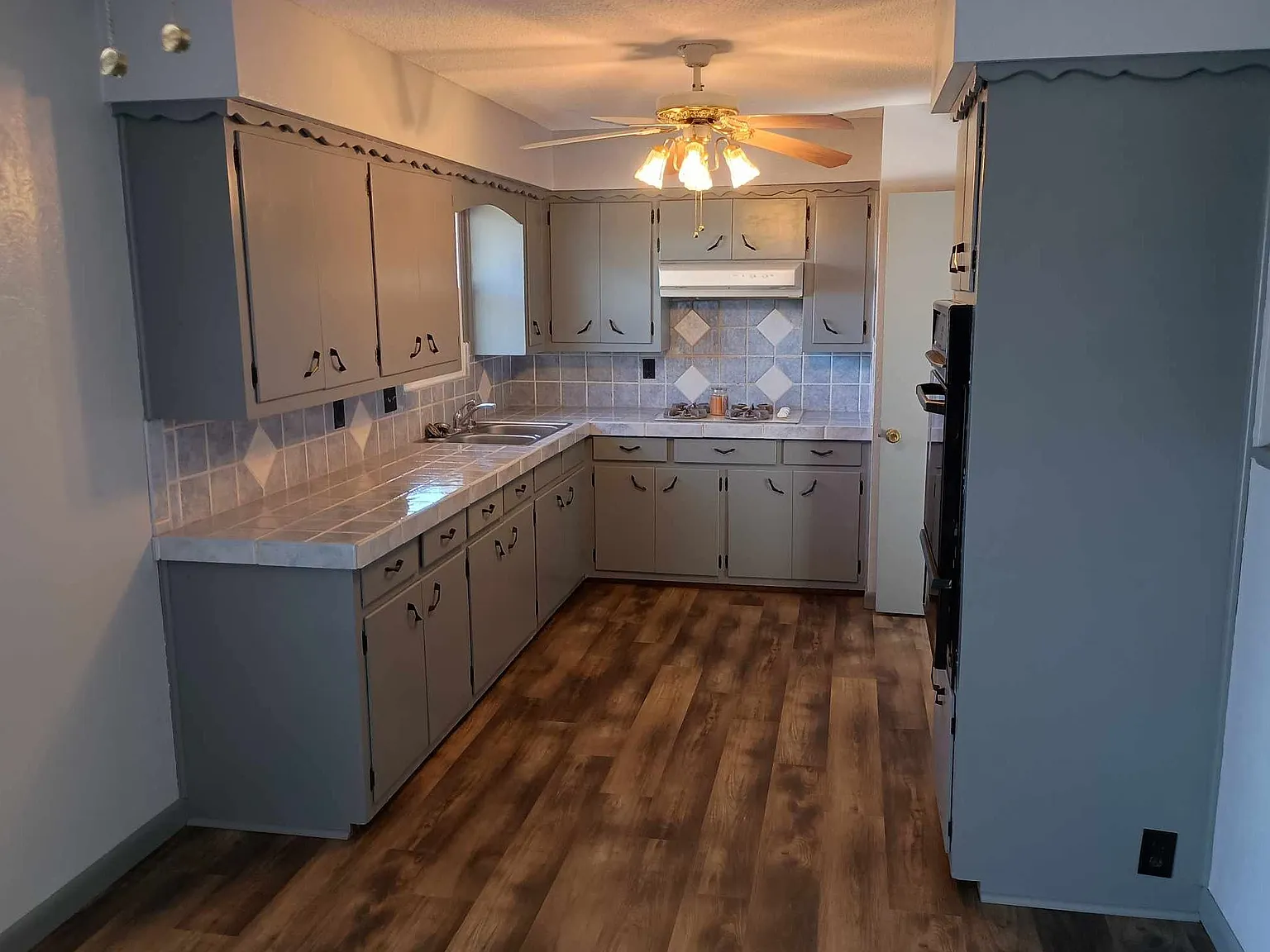 3 bed, 1202 sqft, $1,450 — Photo 2