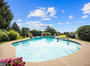 215 E Dark Hollow Rd, Pipersville, PA