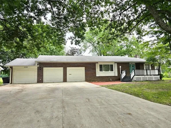 1229 S Elm St, Ottawa, KS 66067