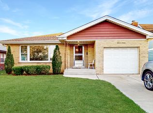 1607 Oakton St, Park Ridge, IL 60068