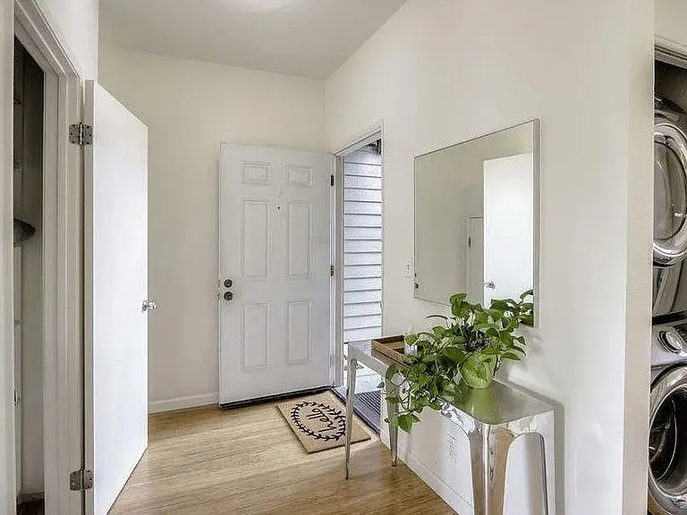 185 Lakeshore Ct — Photo 14