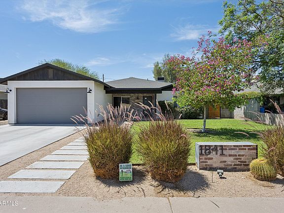 2nd image of 1841 E MONTECITO Avenue