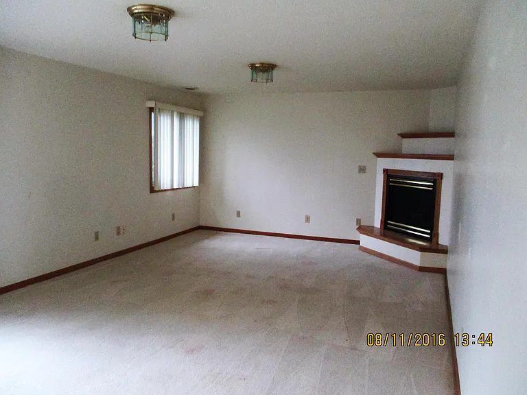 1017 E Oakland St — Photo 6
