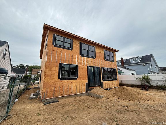 5th image of 292 Madison Street