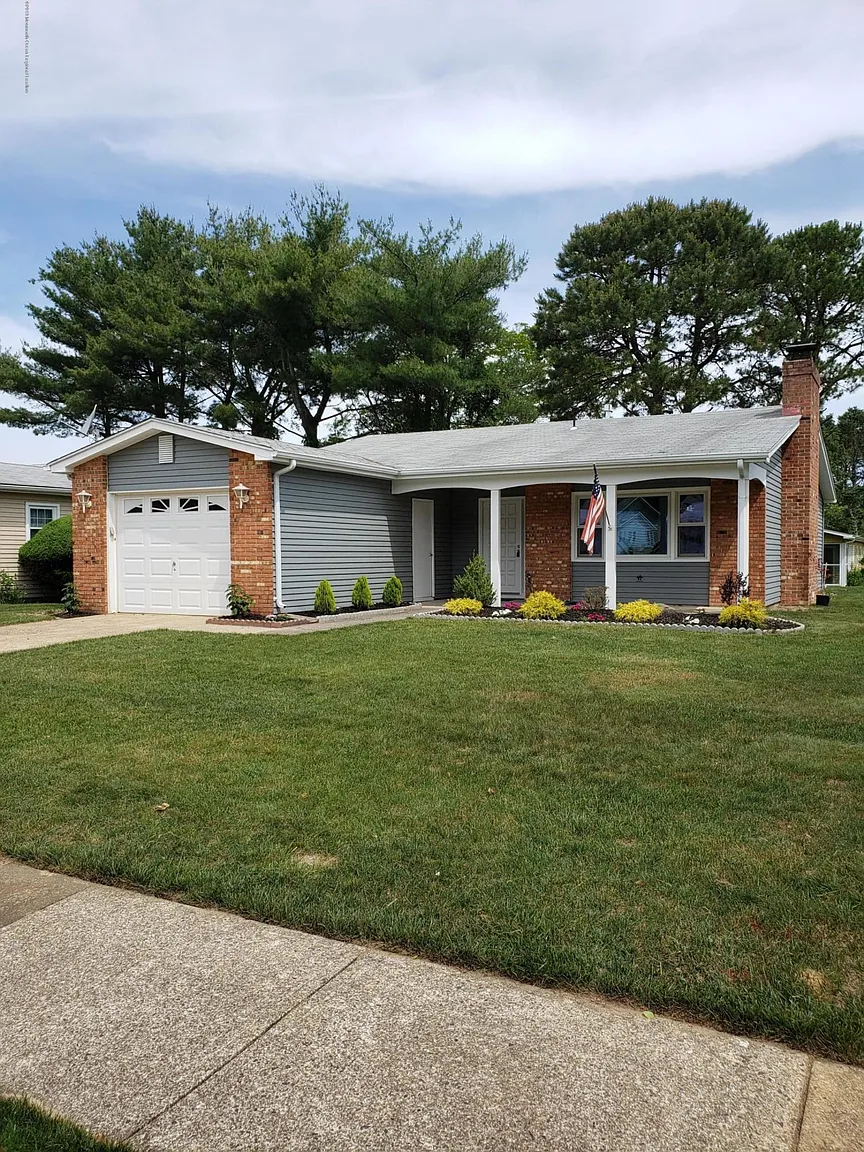 26 Courtshire Dr photo 1