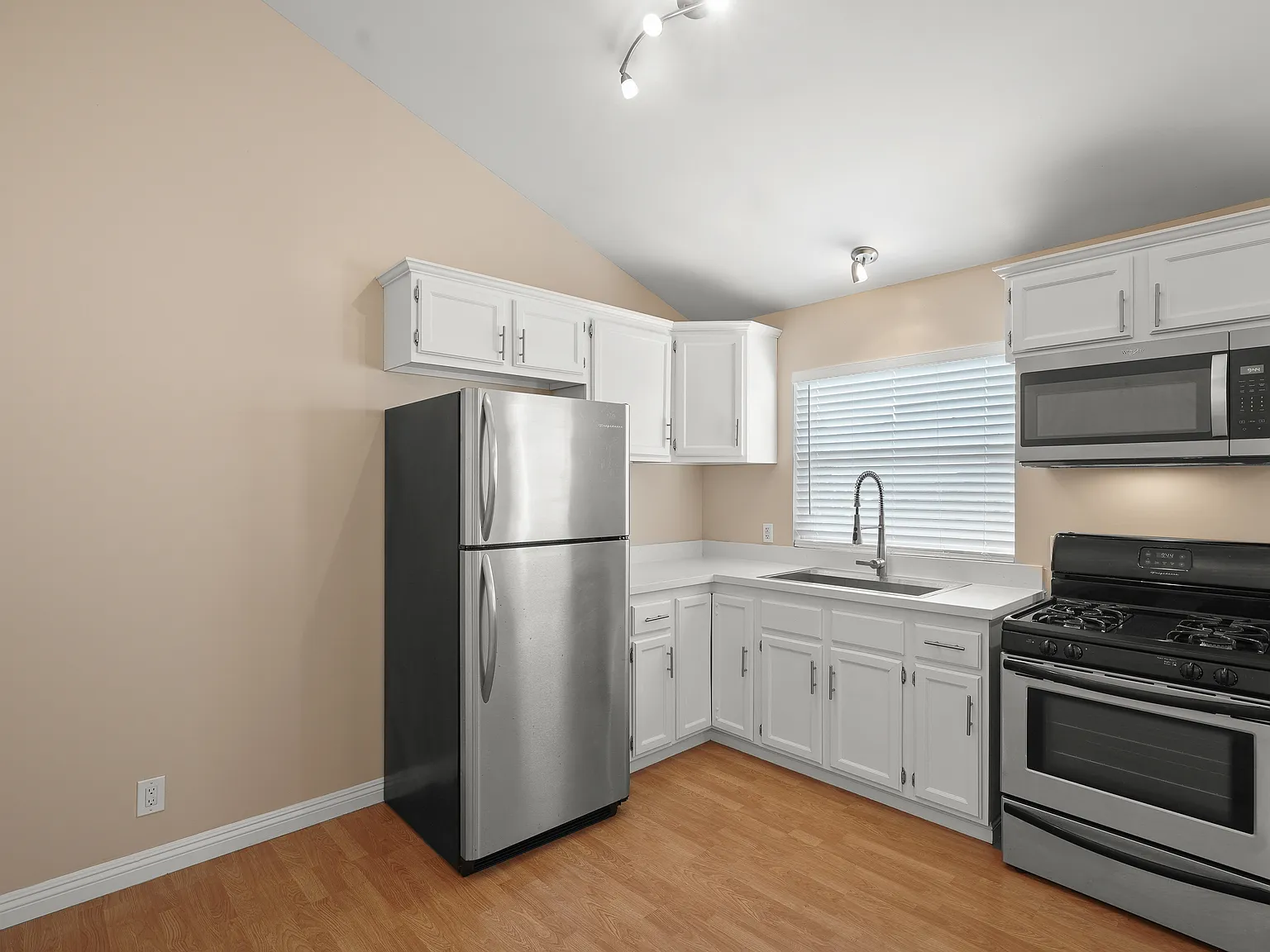 197 Oberlin Ave — Photo 3