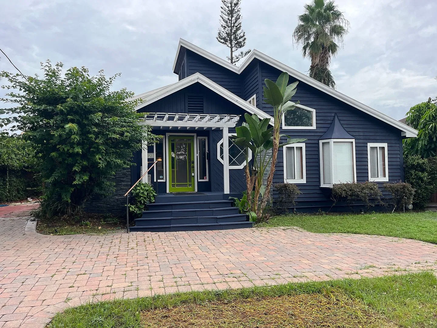 3 bed, 3.0 bath, 1928 sqft, $3,899 — Photo 1