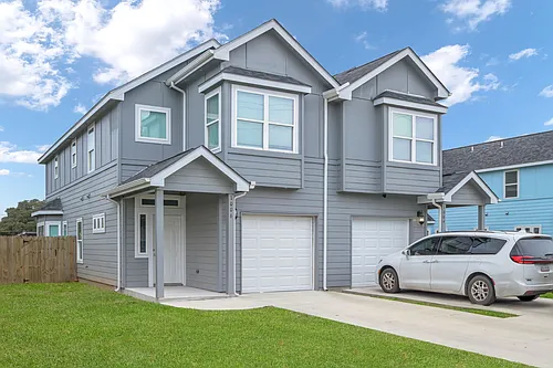 1004 E Fannin St Photo 1